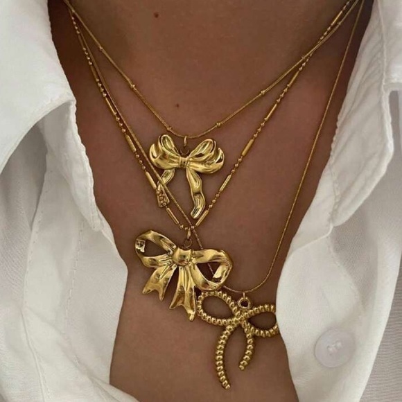 Bow knot coquette gold necklace - Picture 3 of 3